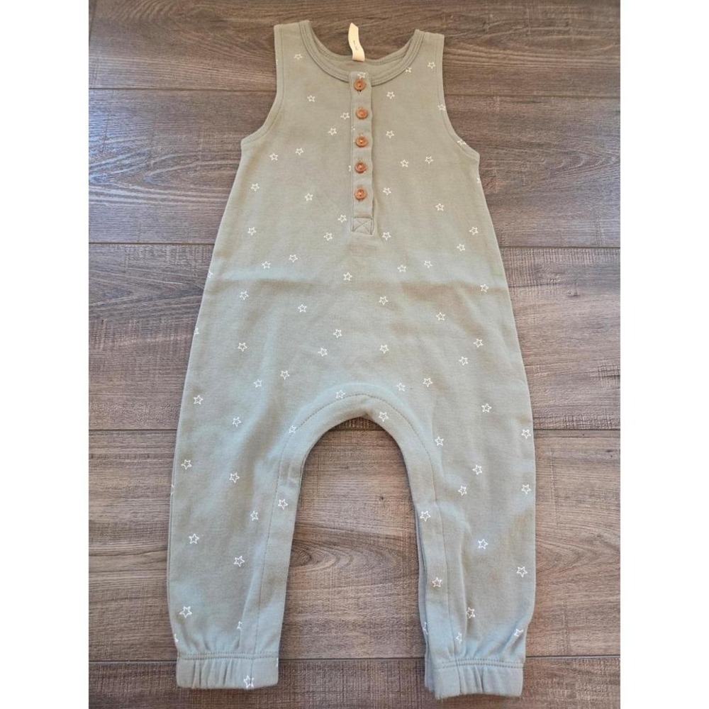 Quincy mae baby boy romper 12-18 mos